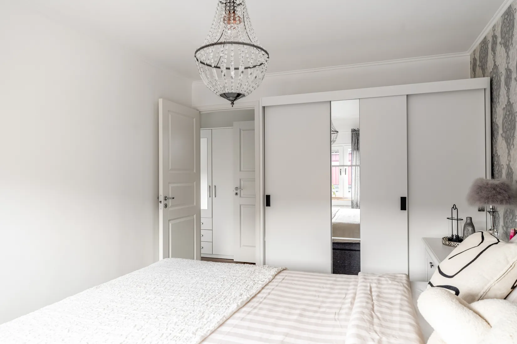 Radhus, Myrstuguvägen 95, Myrstuguberget, Huddinge