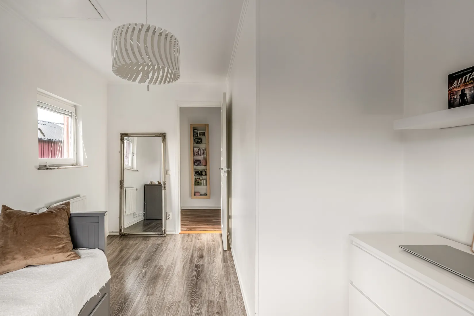 Radhus, Myrstuguvägen 95, Myrstuguberget, Huddinge