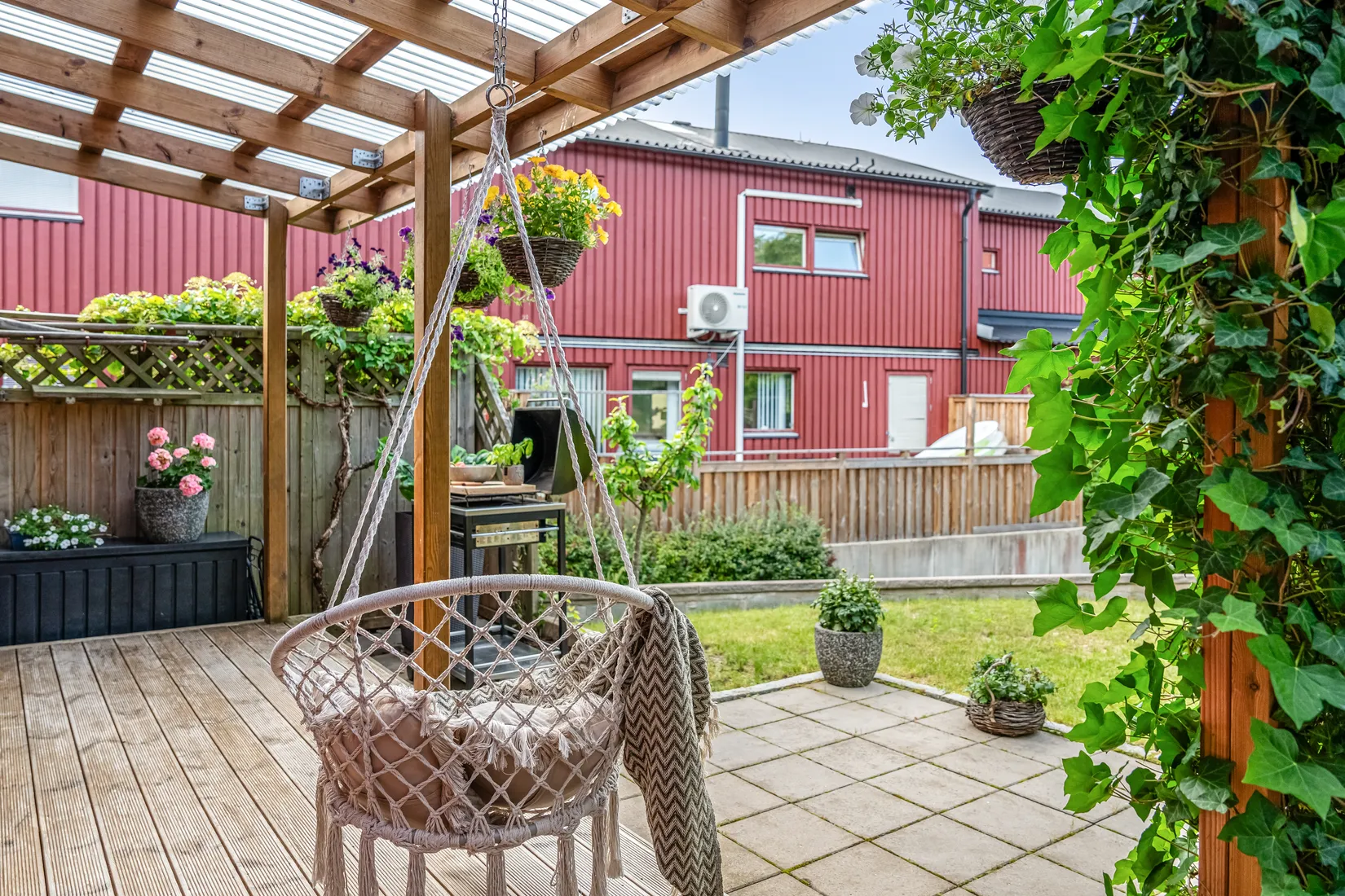 Radhus, Myrstuguvägen 95, Myrstuguberget, Huddinge