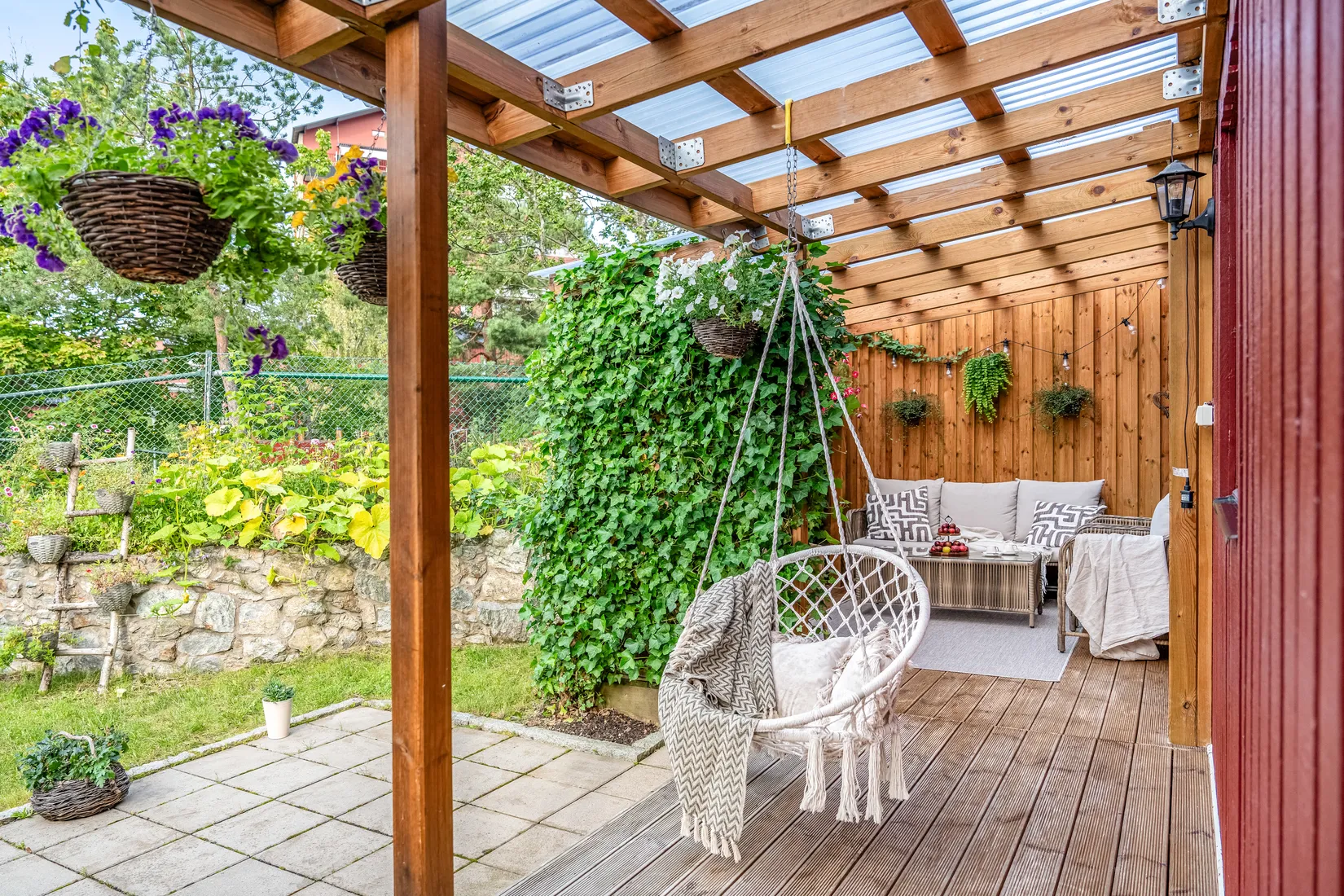 Radhus, Myrstuguvägen 95, Myrstuguberget, Huddinge