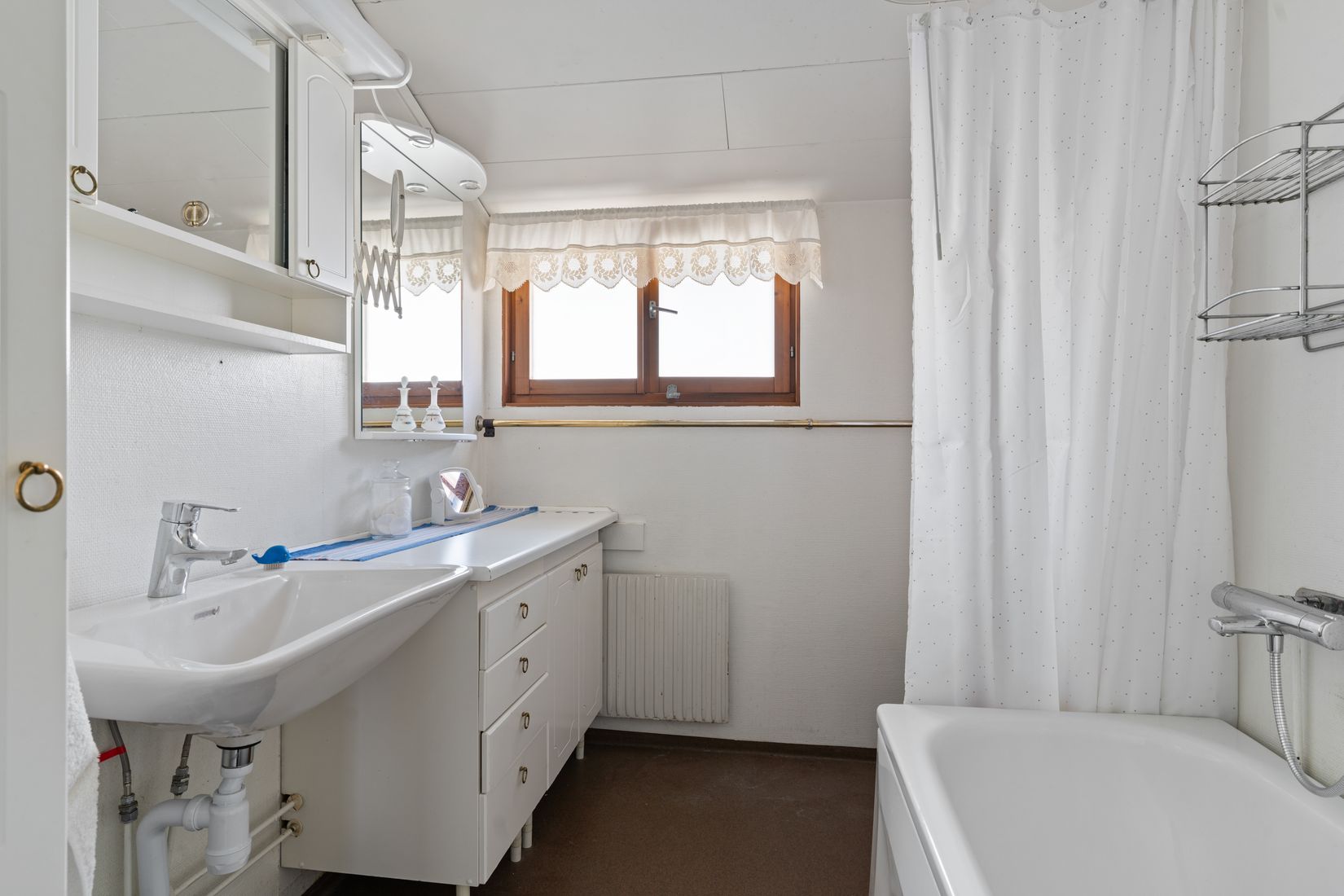 Villa, Radhus, Hellstedtsgatan 2B, Sveaplan/Lasarettsområdet, Eskilstuna