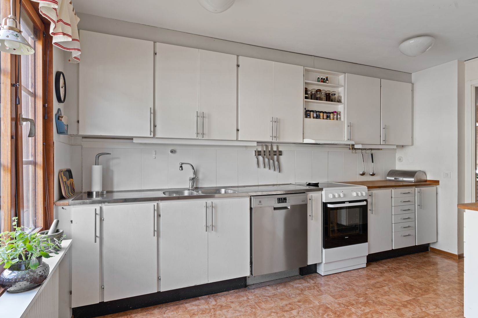 Villa, Radhus, Hellstedtsgatan 2B, Sveaplan/Lasarettsområdet, Eskilstuna