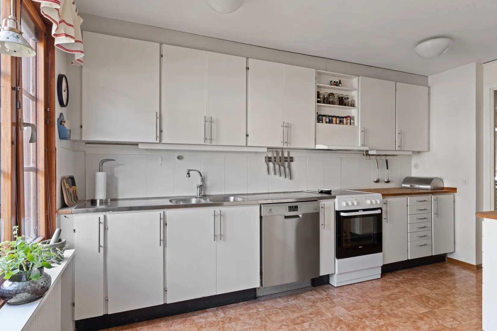 Villa, Radhus, Hellstedtsgatan 2B, Sveaplan/Lasarettsområdet, Eskilstuna
