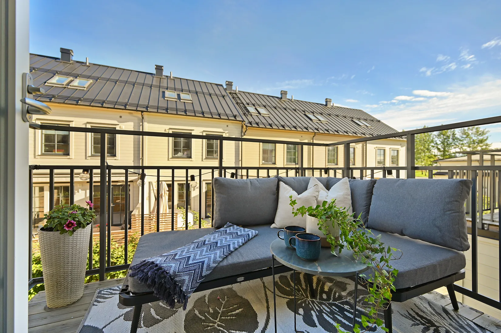 Radhus, Friggaslingan 27, Skälby, Järfälla