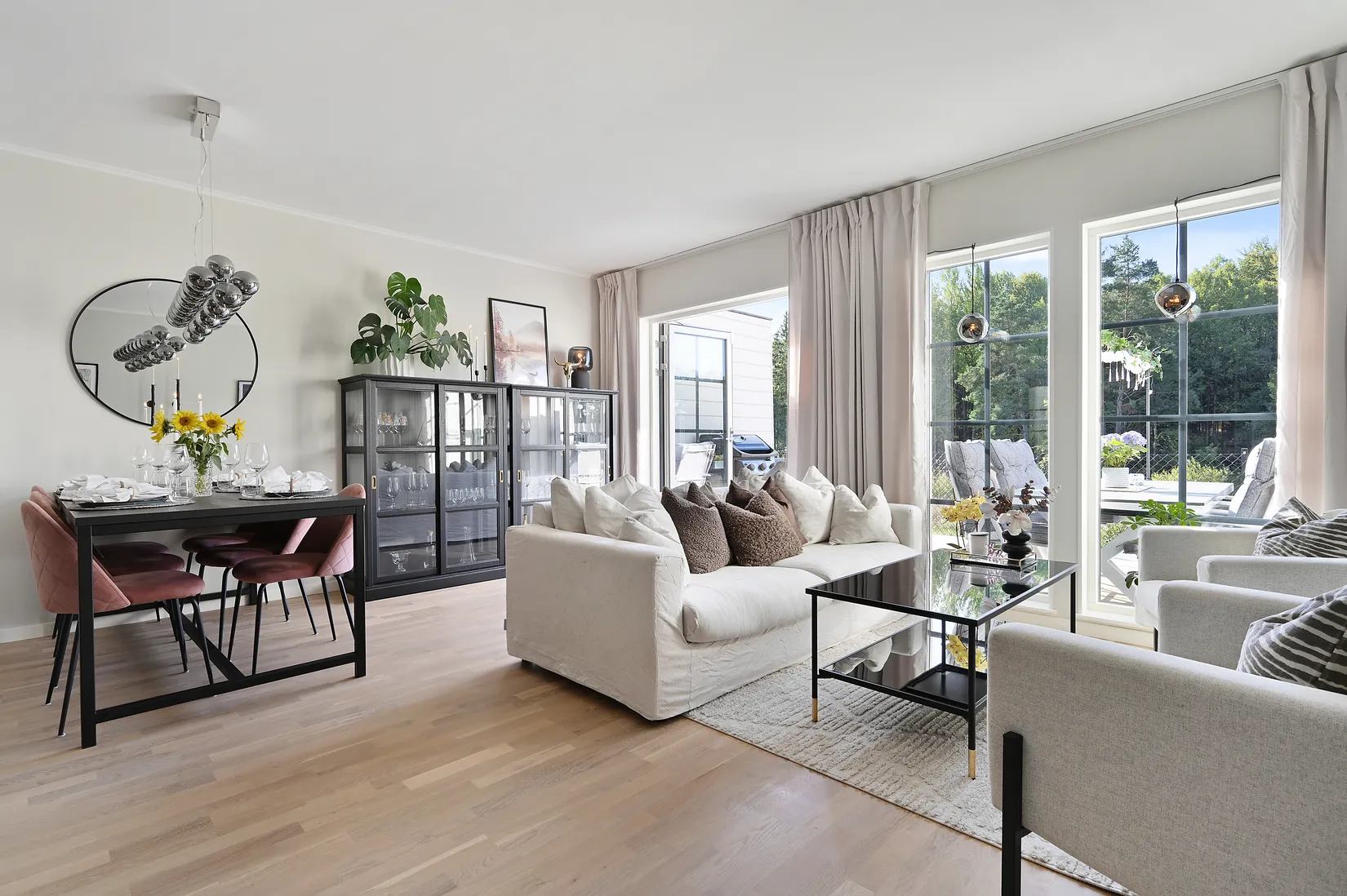 Radhus, Friggaslingan 27, Skälby, Järfälla