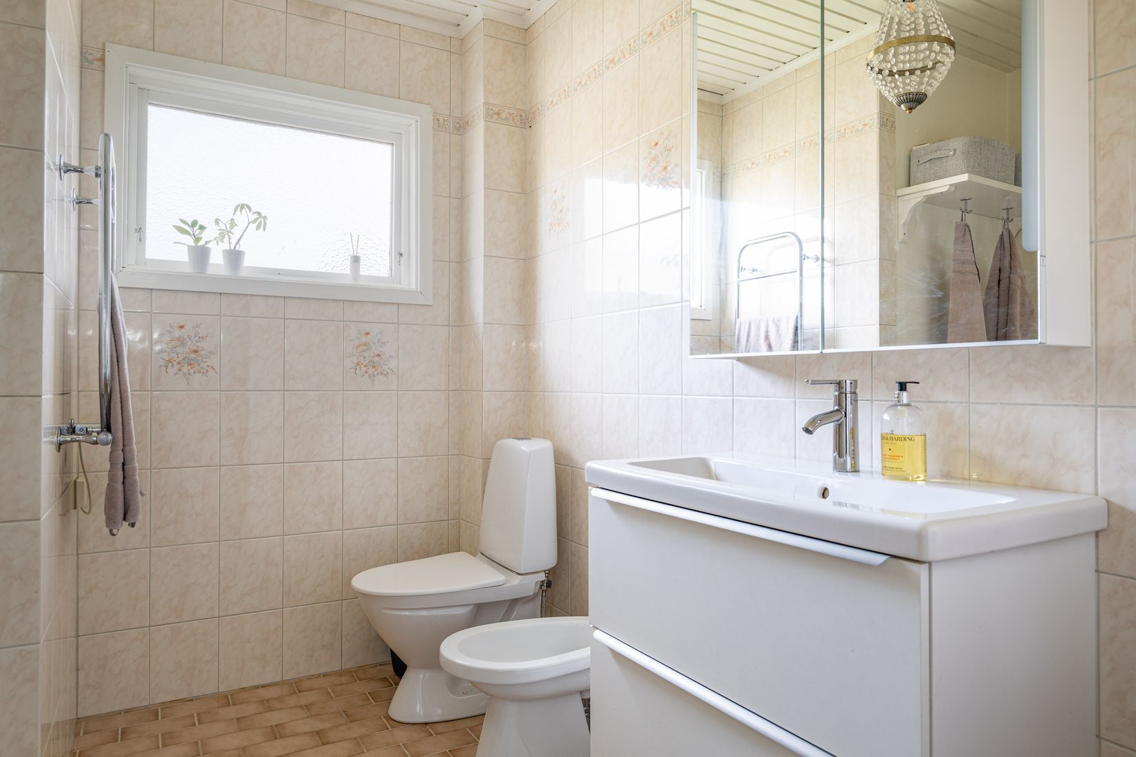 Villa, Korsbacksvägen 1, Björnlunda tätort, Gnesta