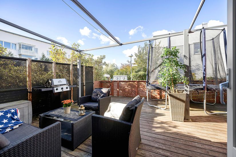 Radhus, Fänriksvägen 35, Barkarbystaden, Järfälla