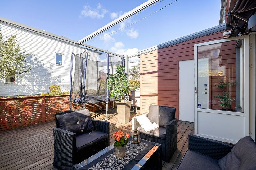 Radhus, Fänriksvägen 35, Barkarbystaden, Järfälla