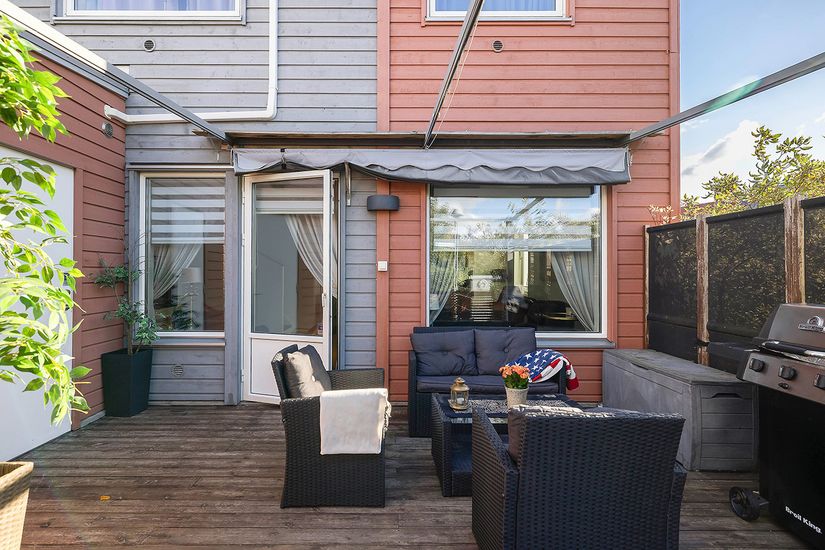 Radhus, Fänriksvägen 35, Barkarbystaden, Järfälla