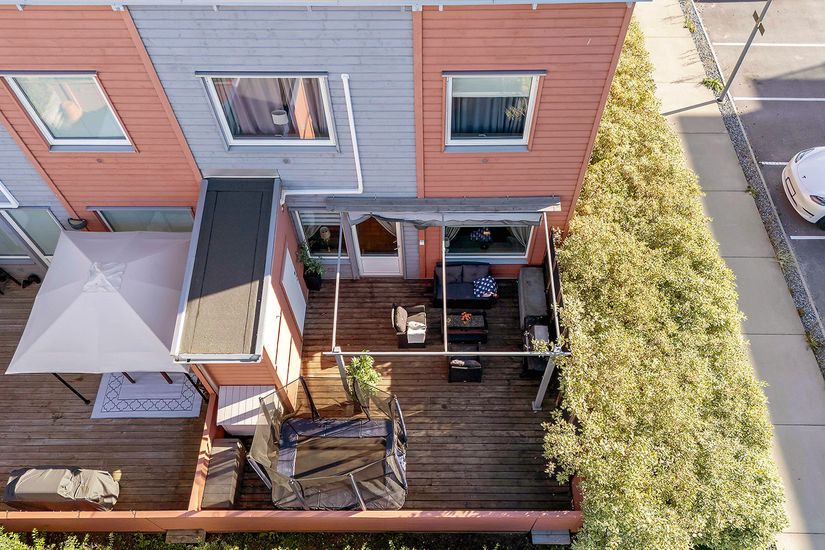 Radhus, Fänriksvägen 35, Barkarbystaden, Järfälla