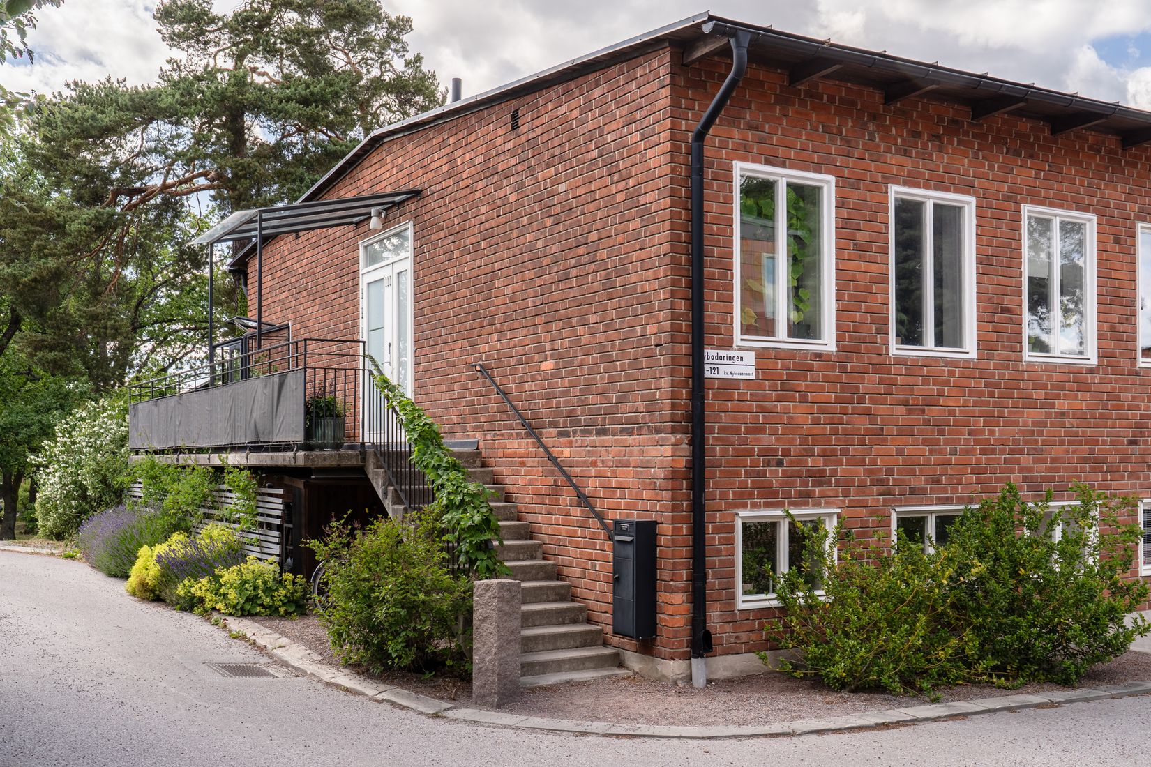 Radhus, Nybodaringen 111, Liljeholmen, Stockholm