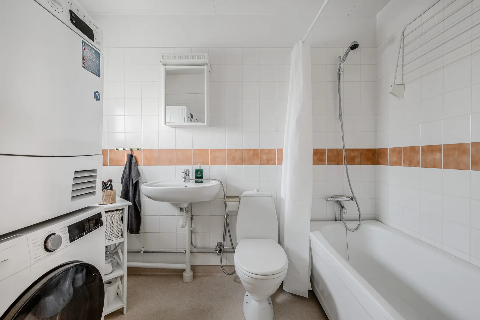 Bostadsrätt, Radhus, Karlavägen 19, Haga, Vallentuna