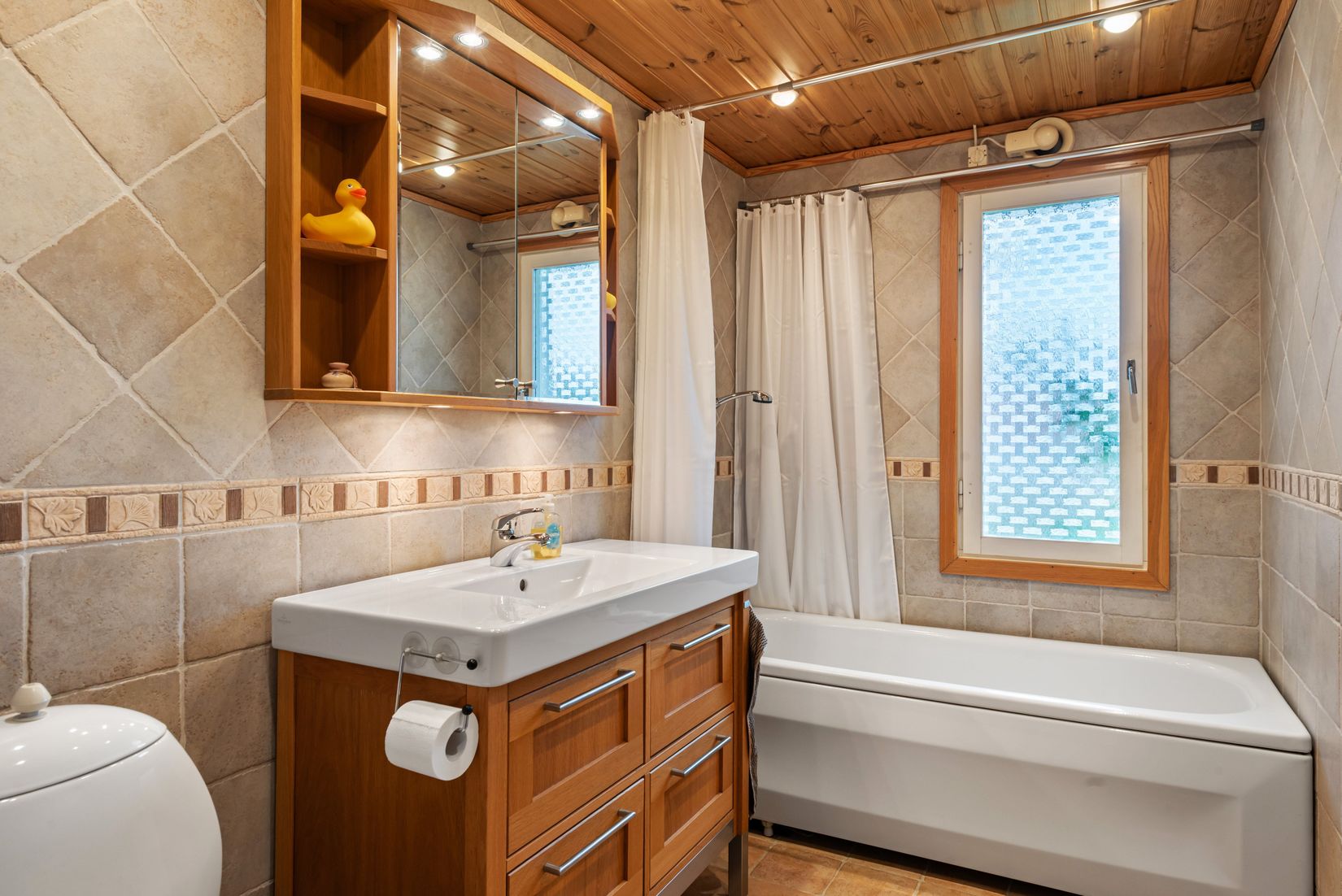 Villa, Skräddarvägen 8, Yxlan - Köpmanholm, Norrtälje