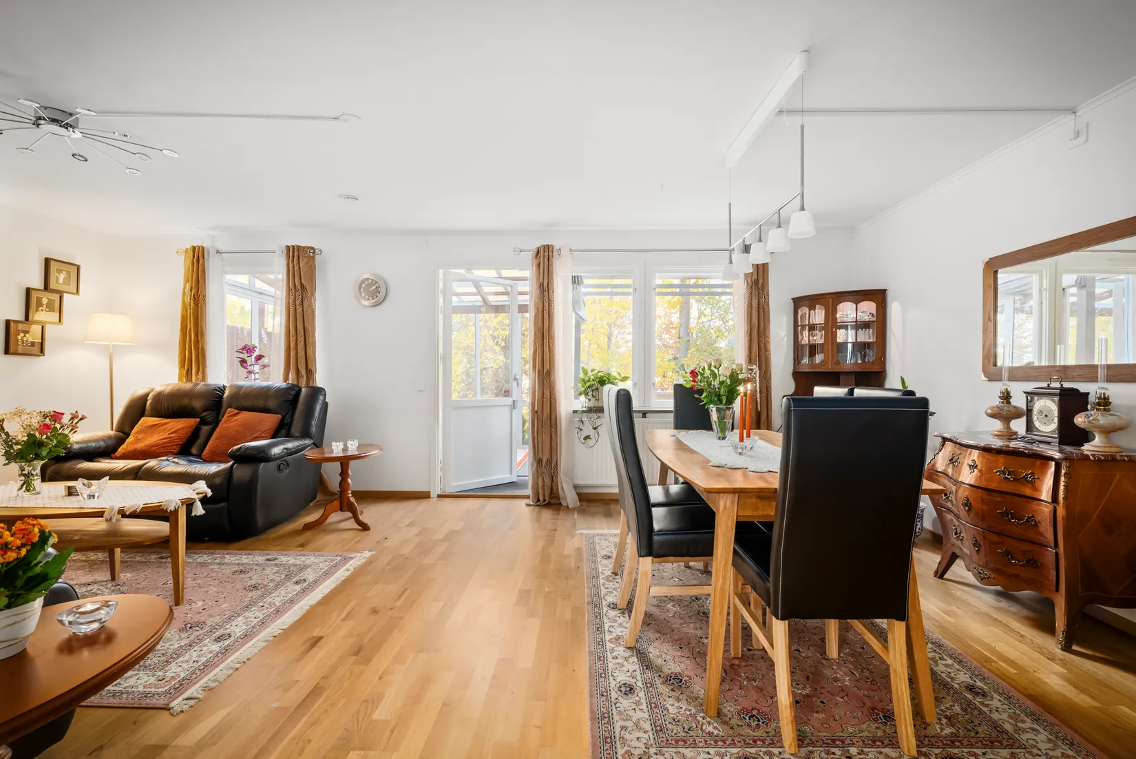 Villa, Radhus, Elsbyvägen 70, Nälsta, Stockholm