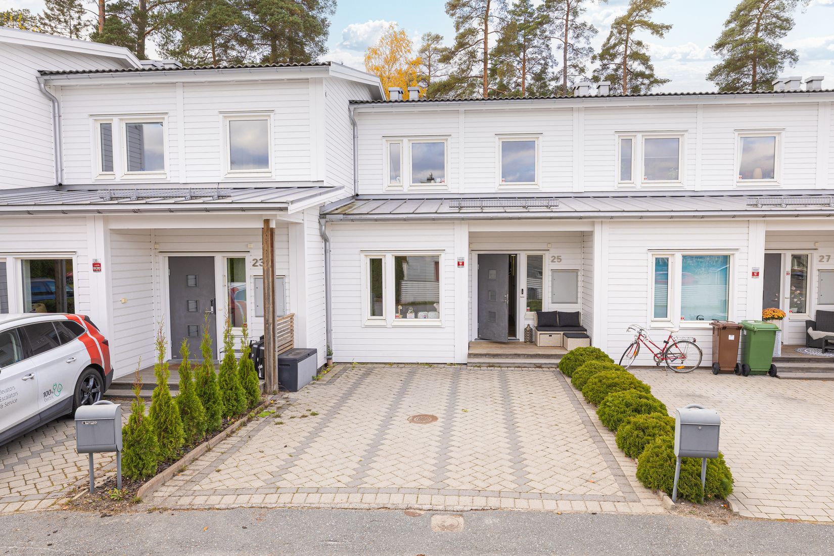 Radhus, Syster Annas väg 25, Brunnby Park, Upplands Väsby
