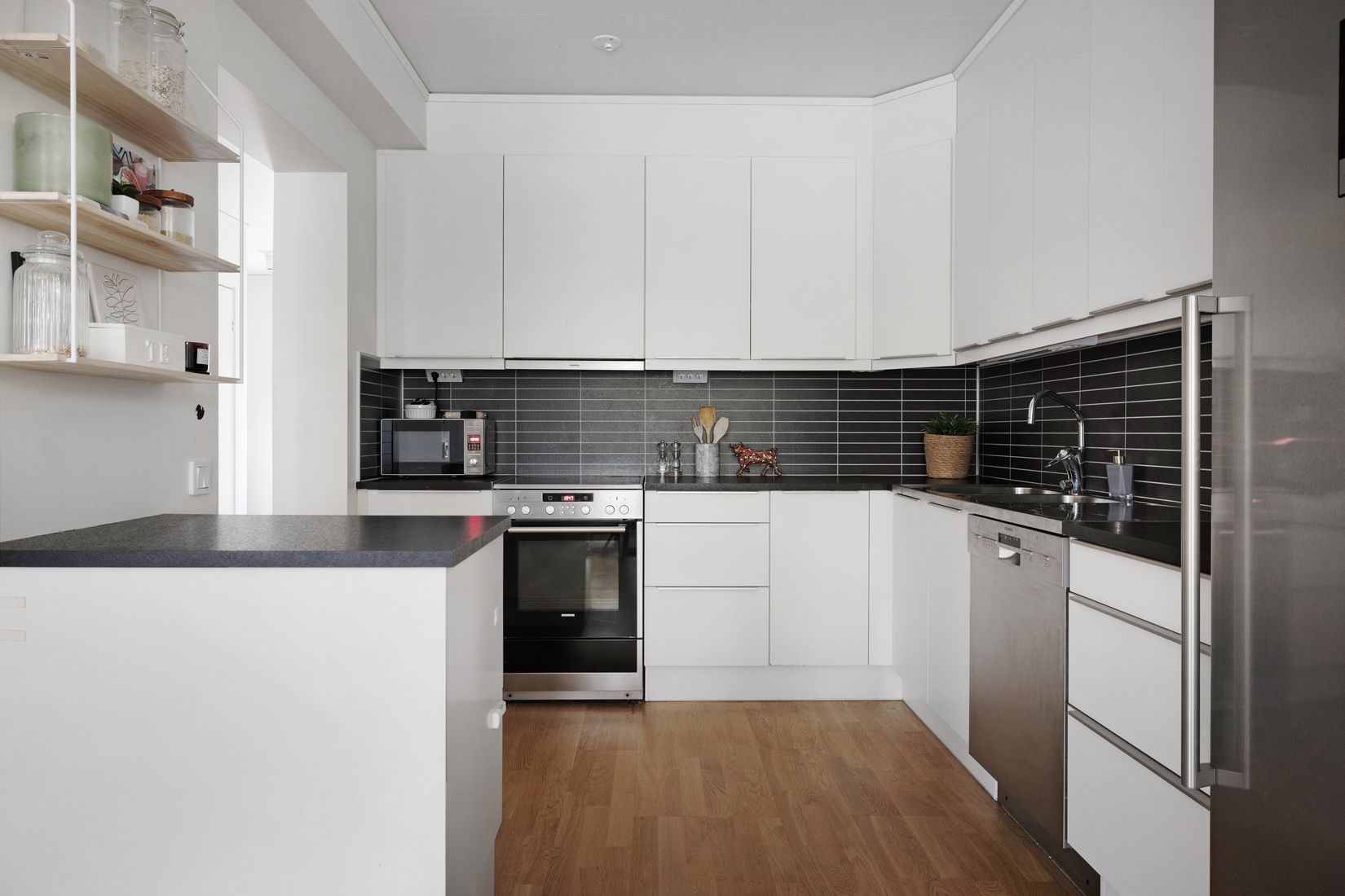 Radhus, Syster Annas väg 25, Brunnby Park, Upplands Väsby