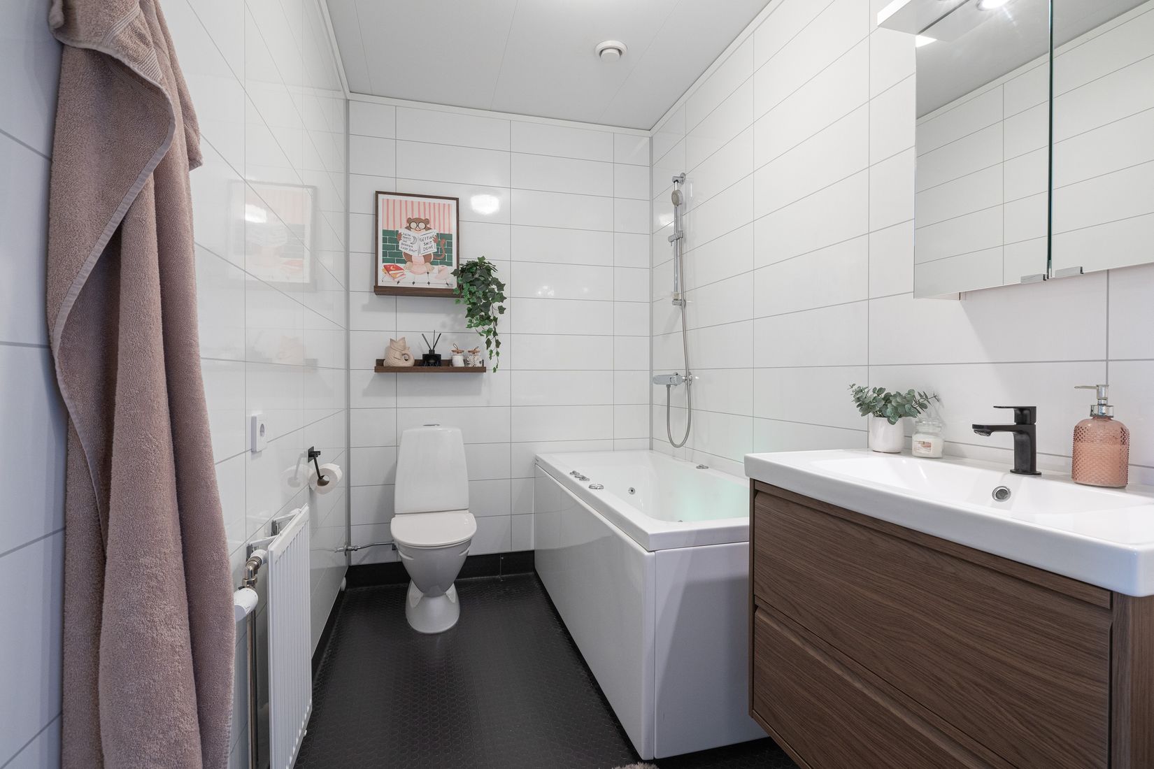 Radhus, Syster Annas väg 25, Brunnby Park, Upplands Väsby