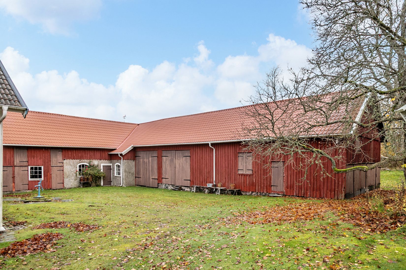 Gård/Skog, Unikt hem med 500 års historia i Vallda – första gången på sekler som bostaden byter ägare!, Kungsbacka