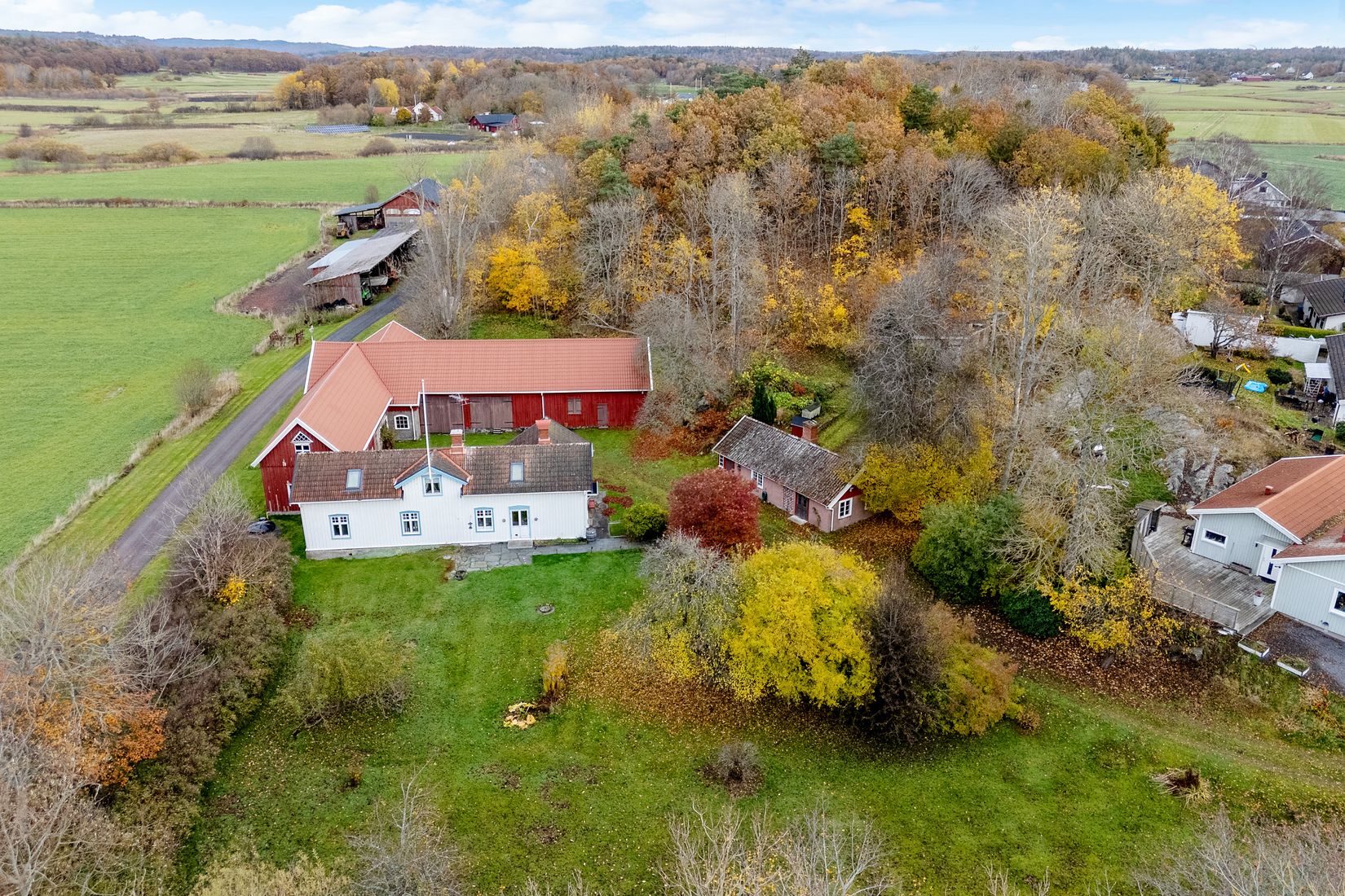 Gård/Skog, Unikt hem med 500 års historia i Vallda – första gången på sekler som bostaden byter ägare!, Kungsbacka