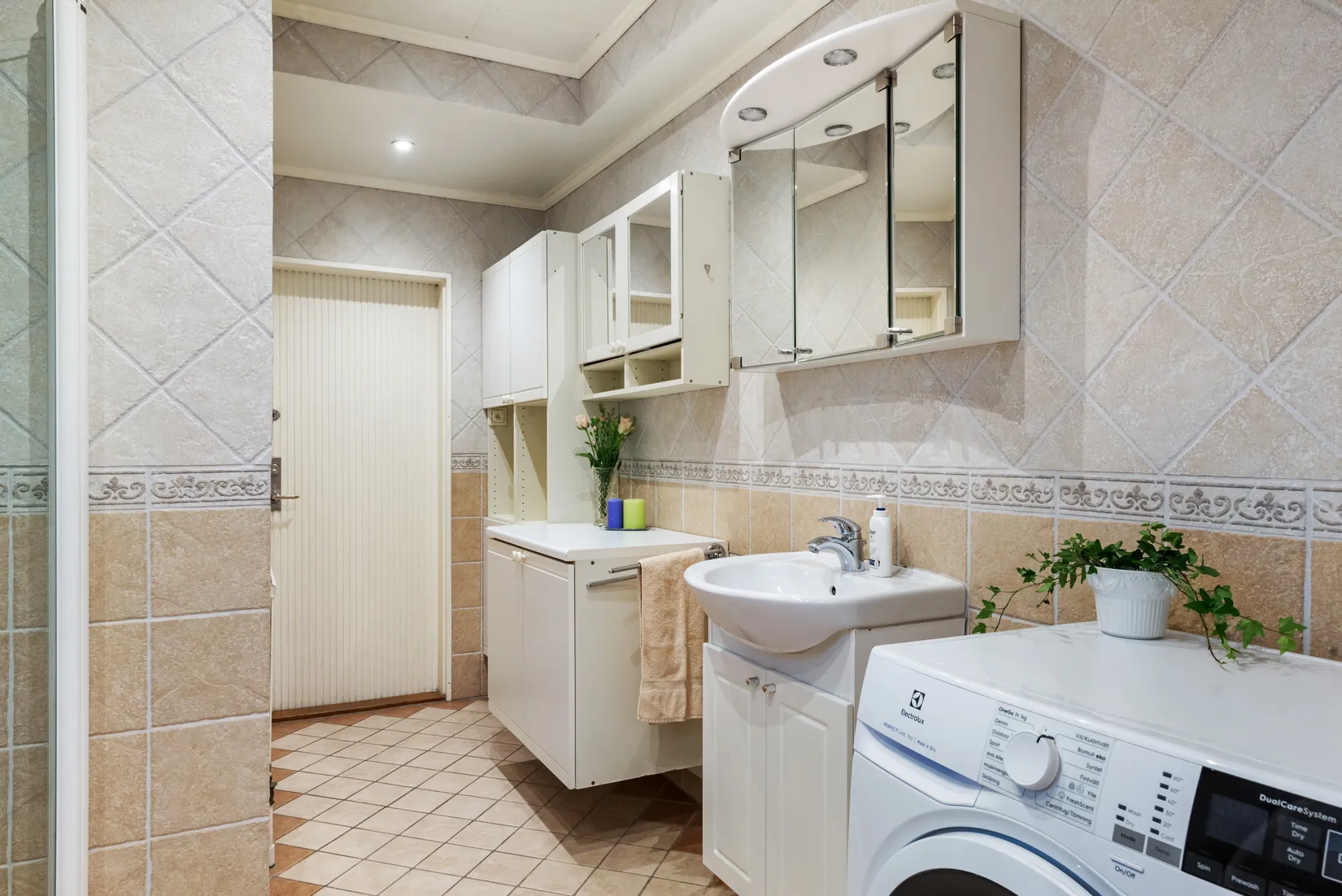 Villa, Ledungsvägen 24, Täby Kyrkby, Täby