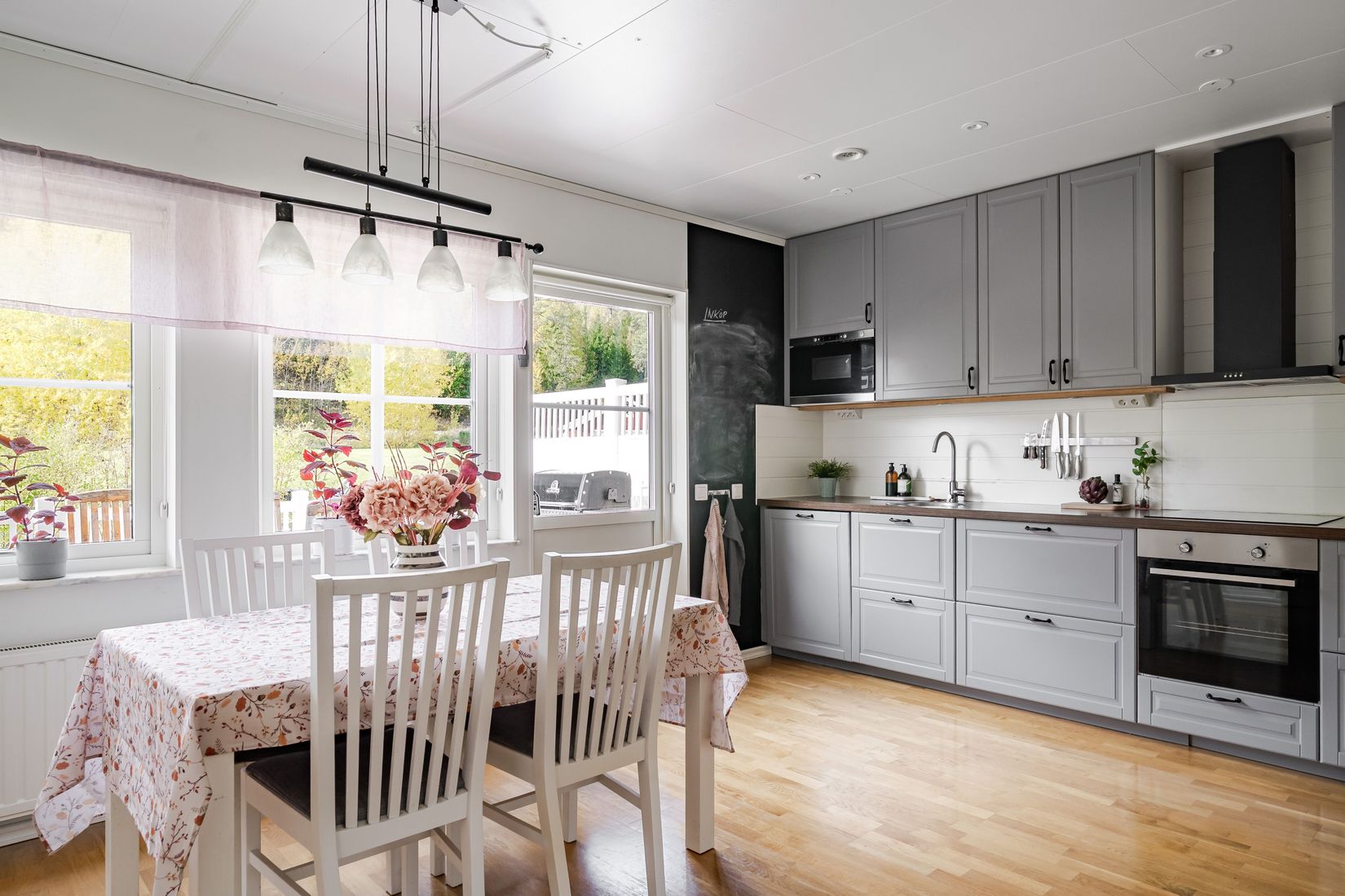 Villa, Radhus, Åvägen 32, Lidatorp, Nynäshamn