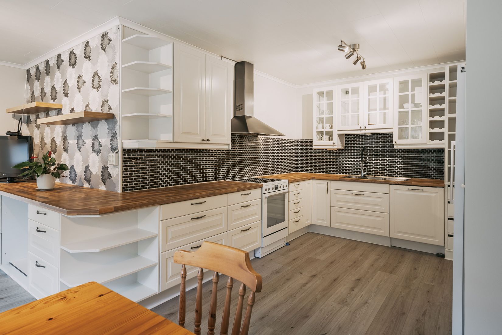 Villa, Kåhult Fiskekyrkan 1, Lyrestad, Mariestad