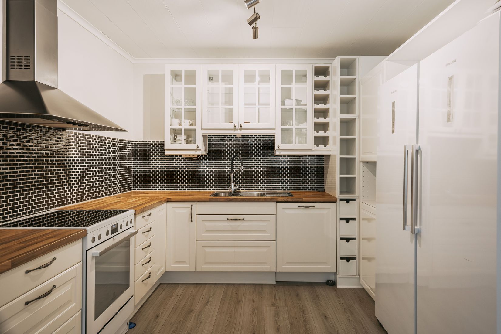 Villa, Kåhult Fiskekyrkan 1, Lyrestad, Mariestad