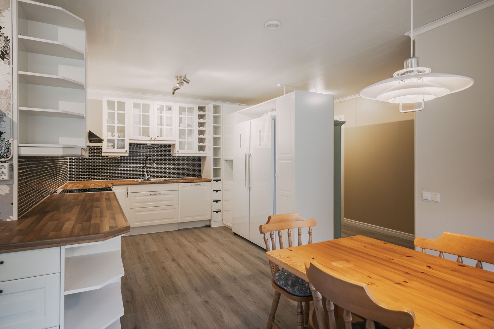 Villa, Kåhult Fiskekyrkan 1, Lyrestad, Mariestad