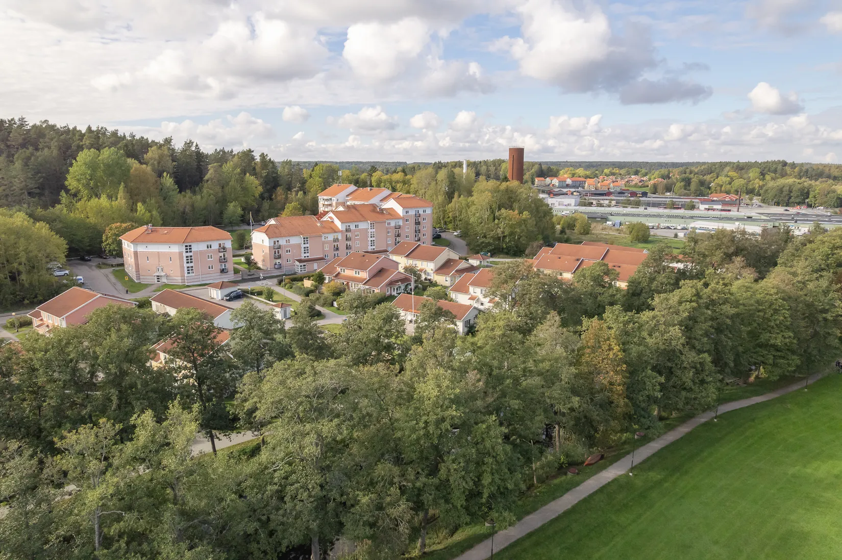 Radhus, Slussbrovägen 104, Runö, Österåker