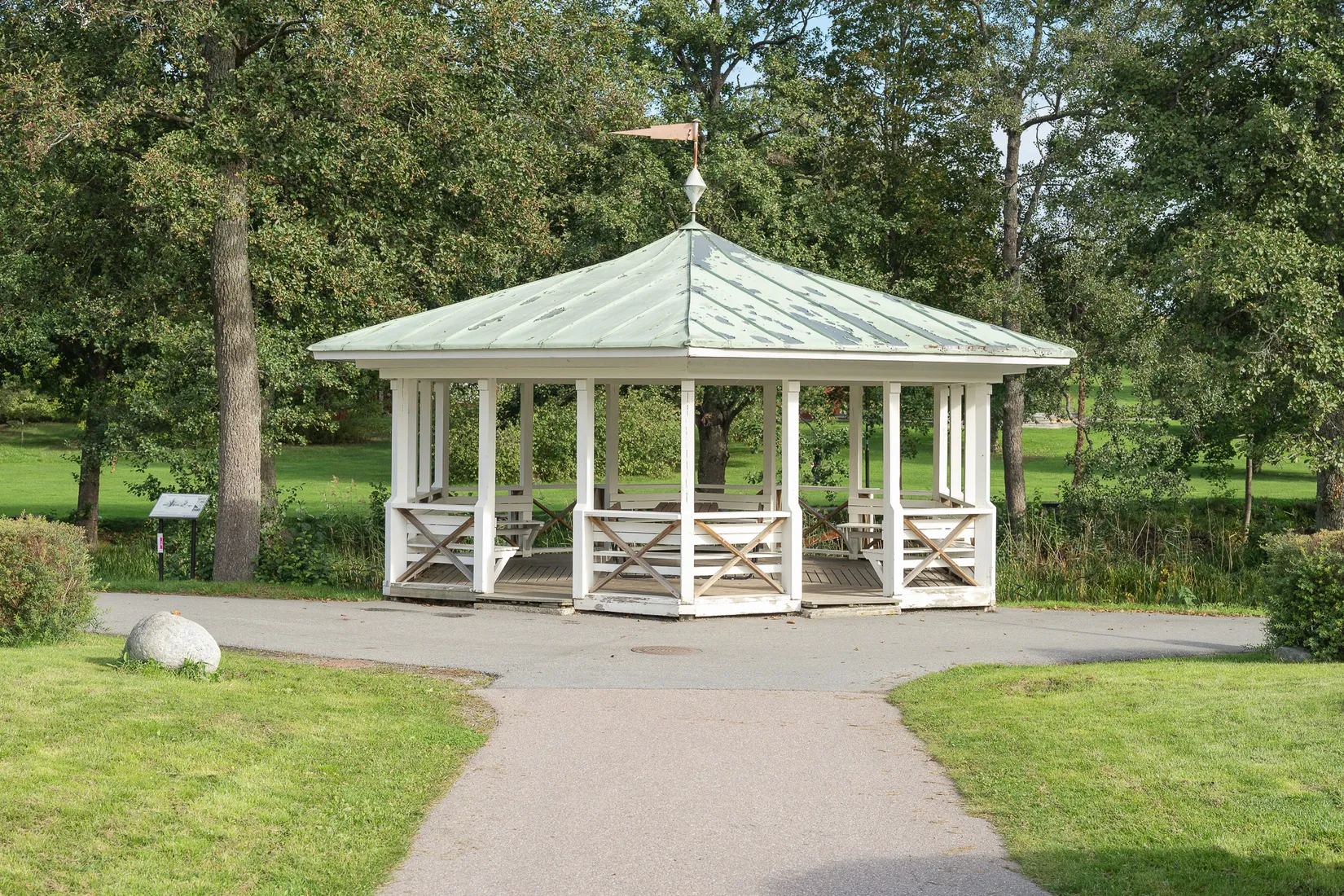 Radhus, Slussbrovägen 104, Runö, Österåker