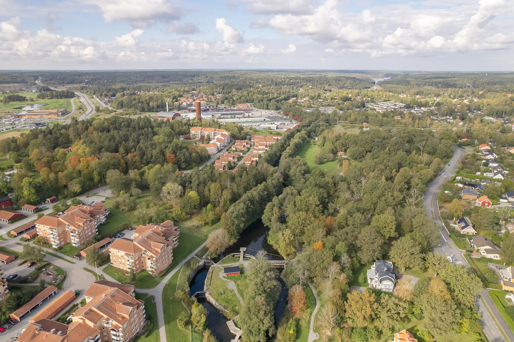 Radhus, Slussbrovägen 104, Runö, Österåker