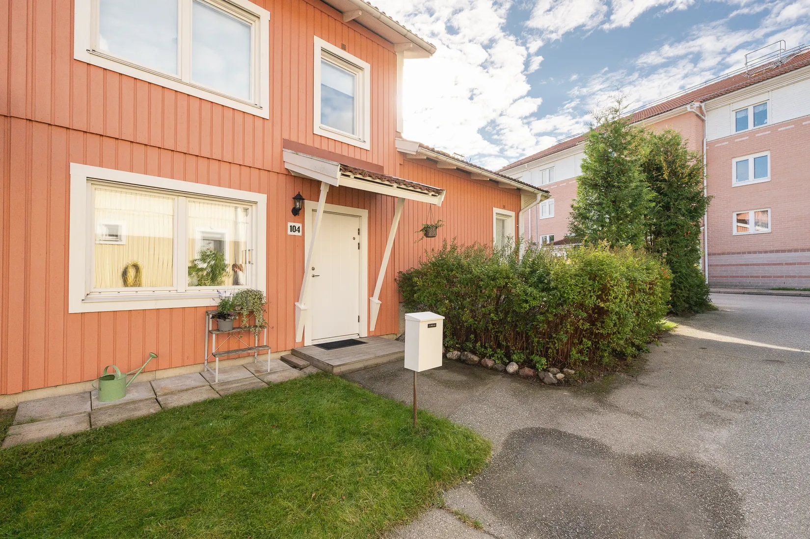 Radhus, Slussbrovägen 104, Runö, Österåker