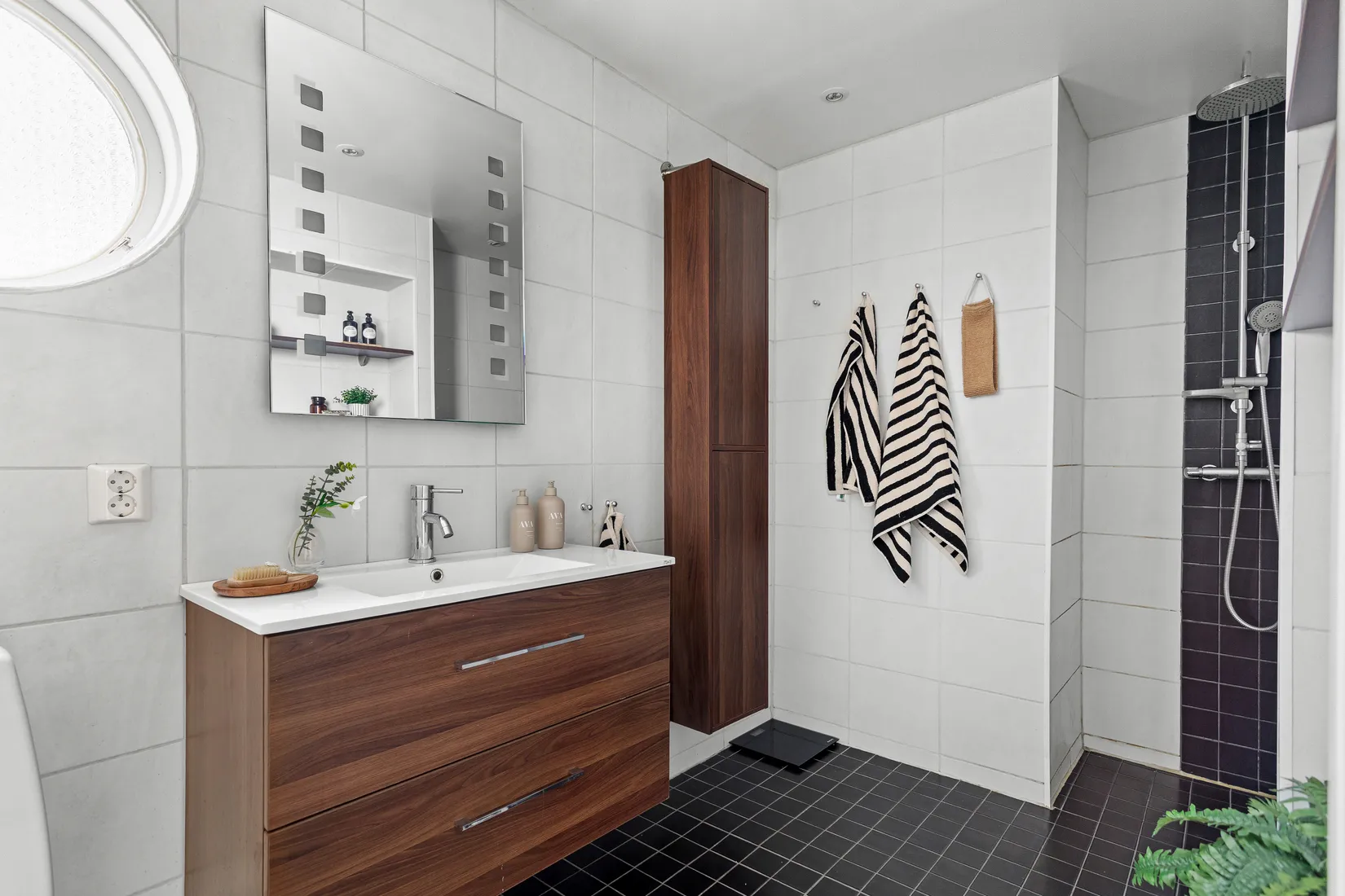 Villa, Släntvägen 18A, Jakobsberg - Västra, Järfälla