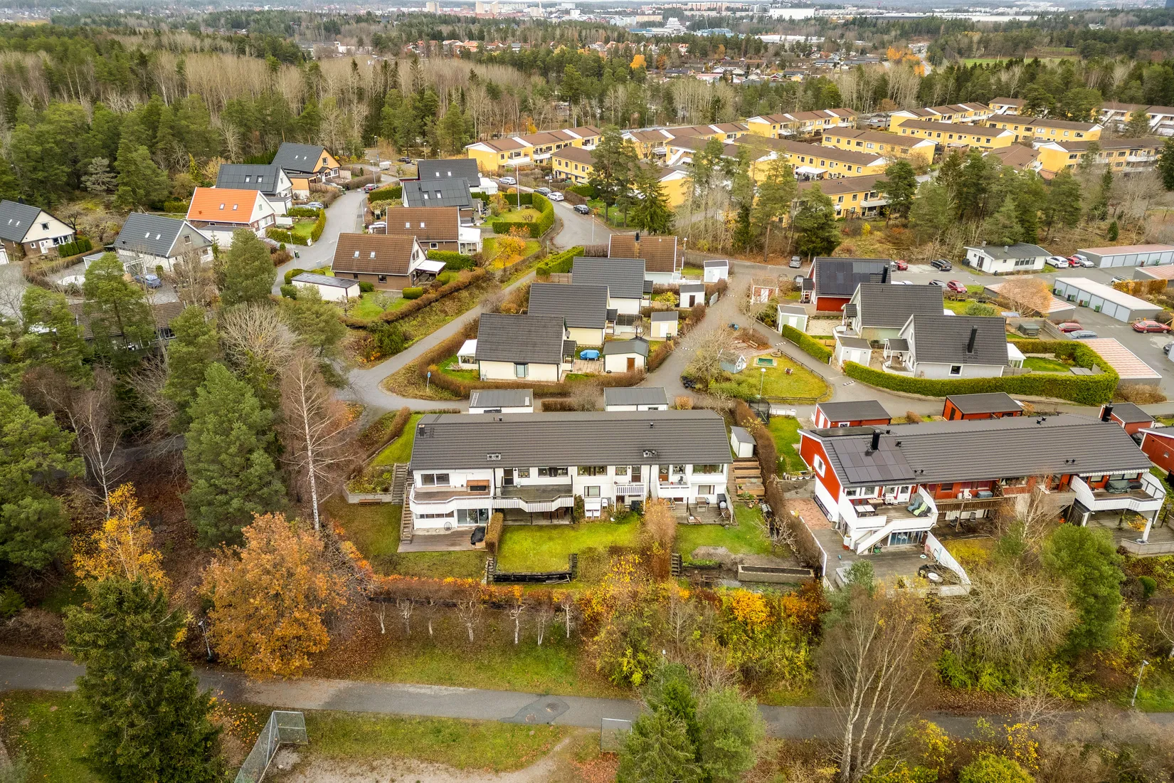 Villa, Radhus, Sviskonvägen 12, Viksjö Hummelmora, Järfälla