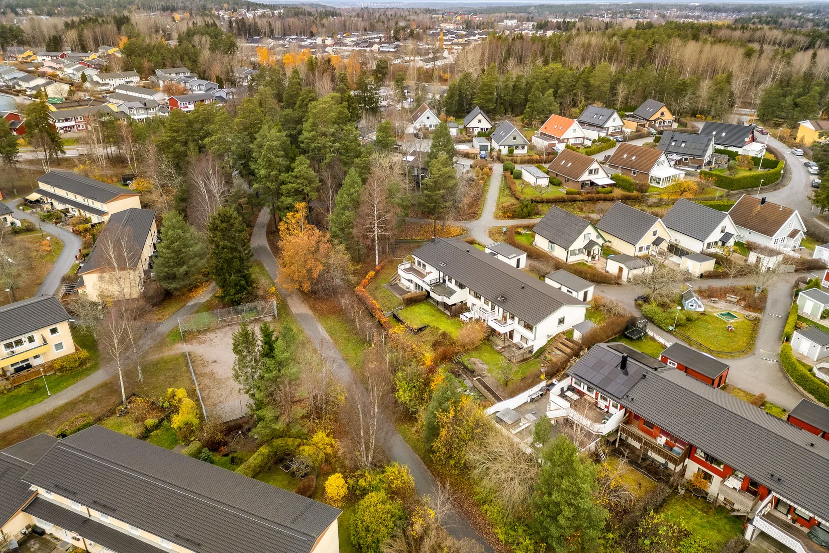 Villa, Radhus, Sviskonvägen 12, Viksjö Hummelmora, Järfälla