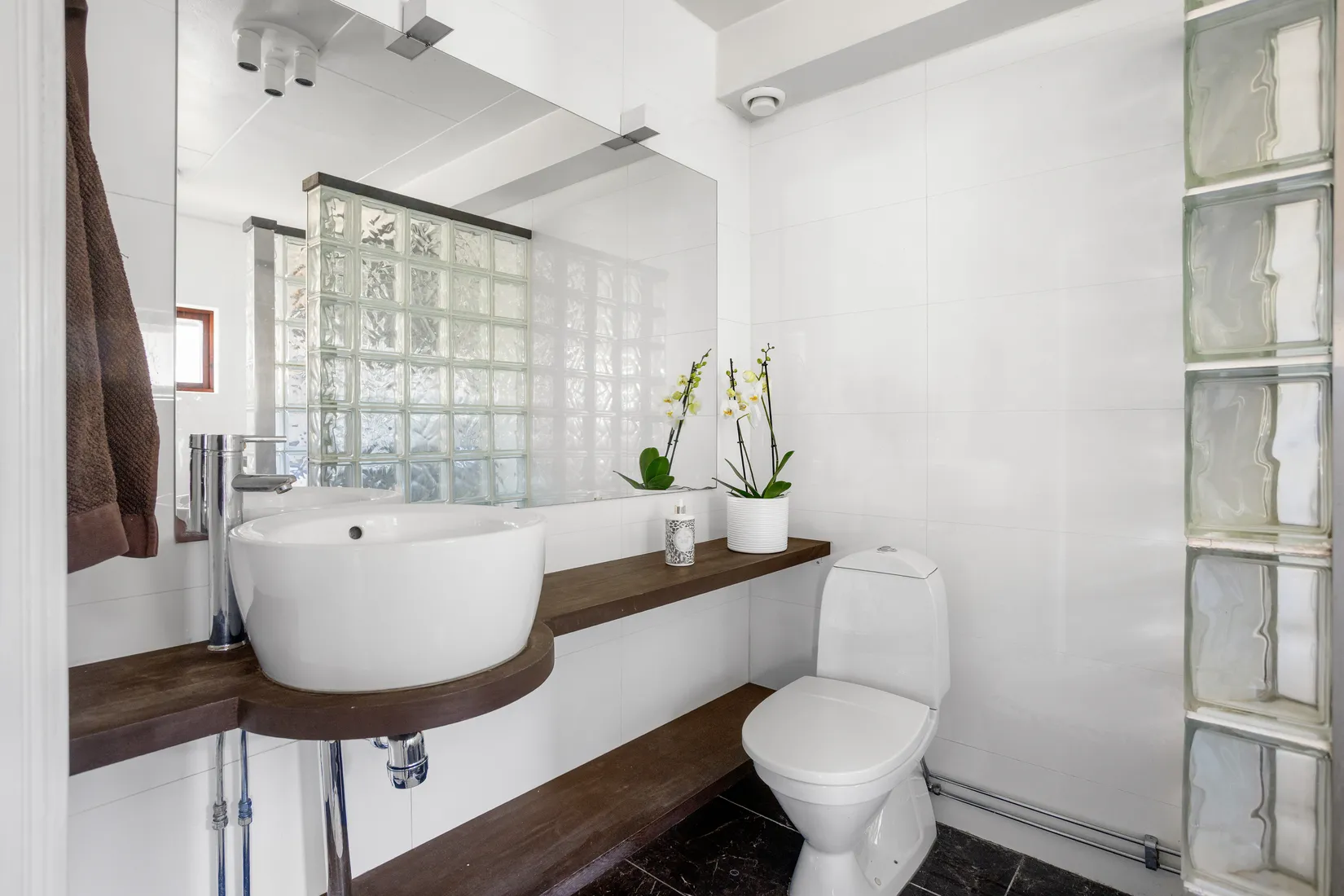 Villa, Radhus, Sviskonvägen 12, Viksjö Hummelmora, Järfälla