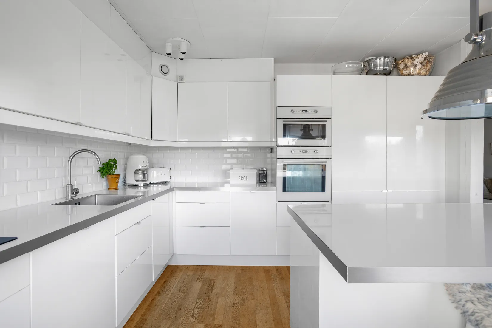 Villa, Radhus, Sviskonvägen 12, Viksjö Hummelmora, Järfälla