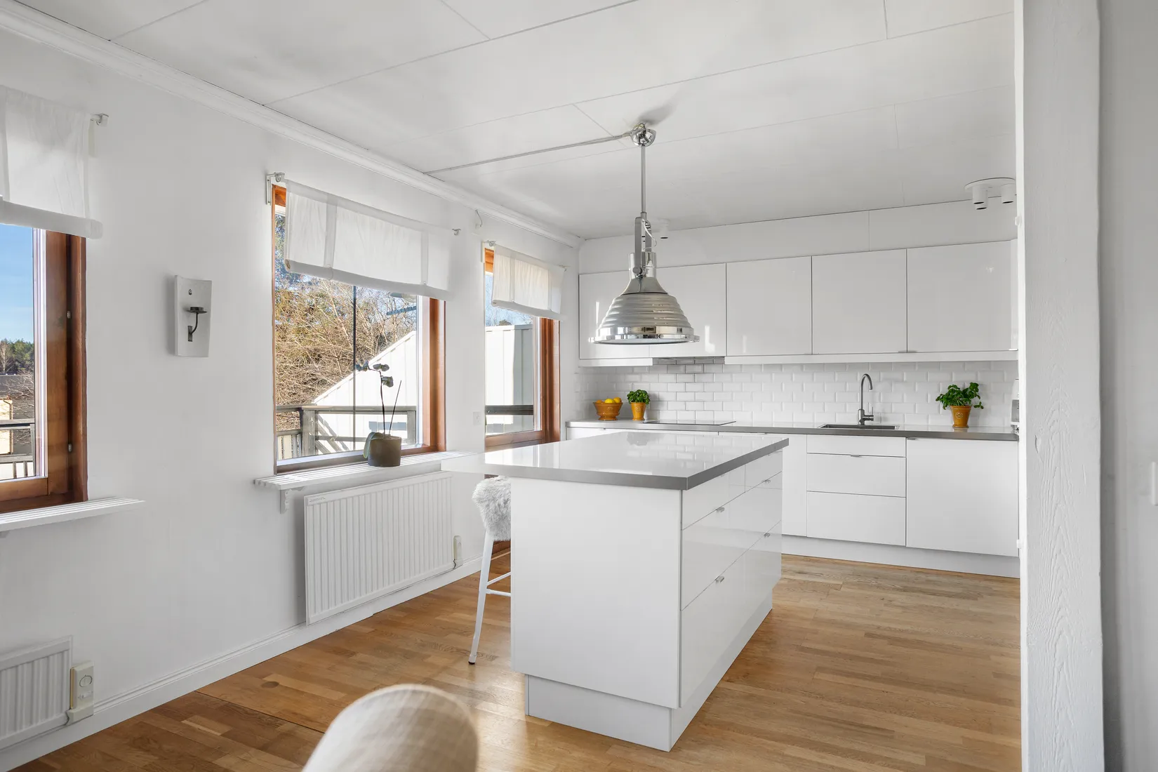 Villa, Radhus, Sviskonvägen 12, Viksjö Hummelmora, Järfälla