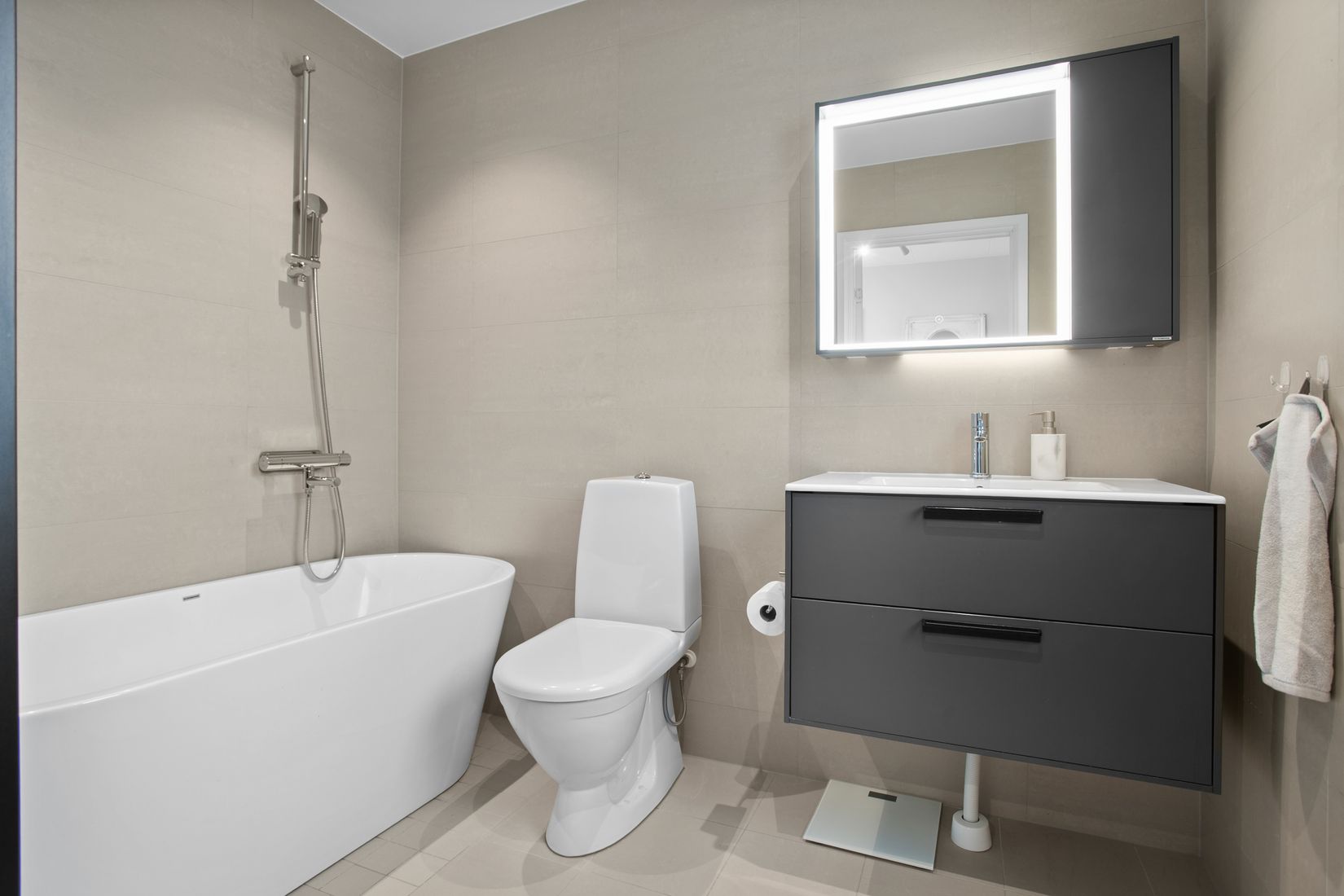 Bostadsrätt, Radhus, Väsjövägen 15B, Väsjön, Sollentuna