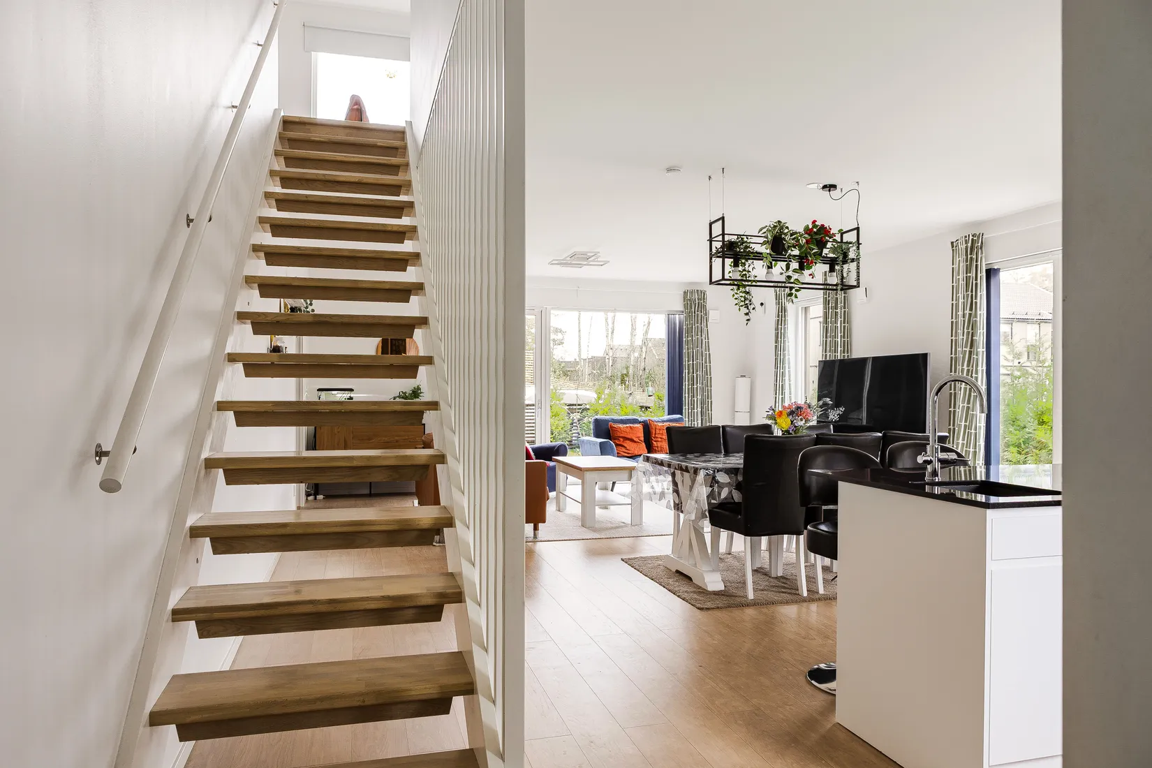 Bostadsrätt, Radhus, Libellvägen 3B, Högmora, Huddinge