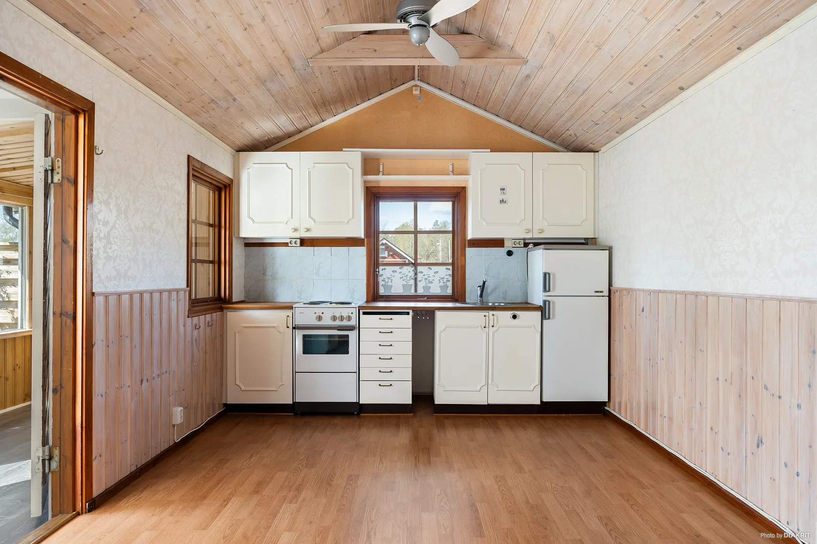 Fritidshus, Dillkronan 8, Aspvik kolonistugeområde, Upplands-Bro