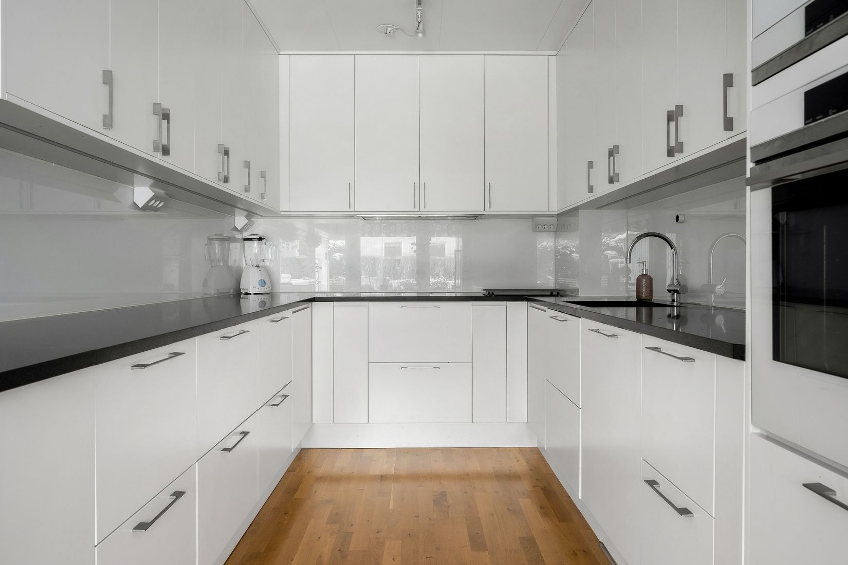 Villa, Radhus, Kalkstigen 8, Lillsjön, Upplands-Bro