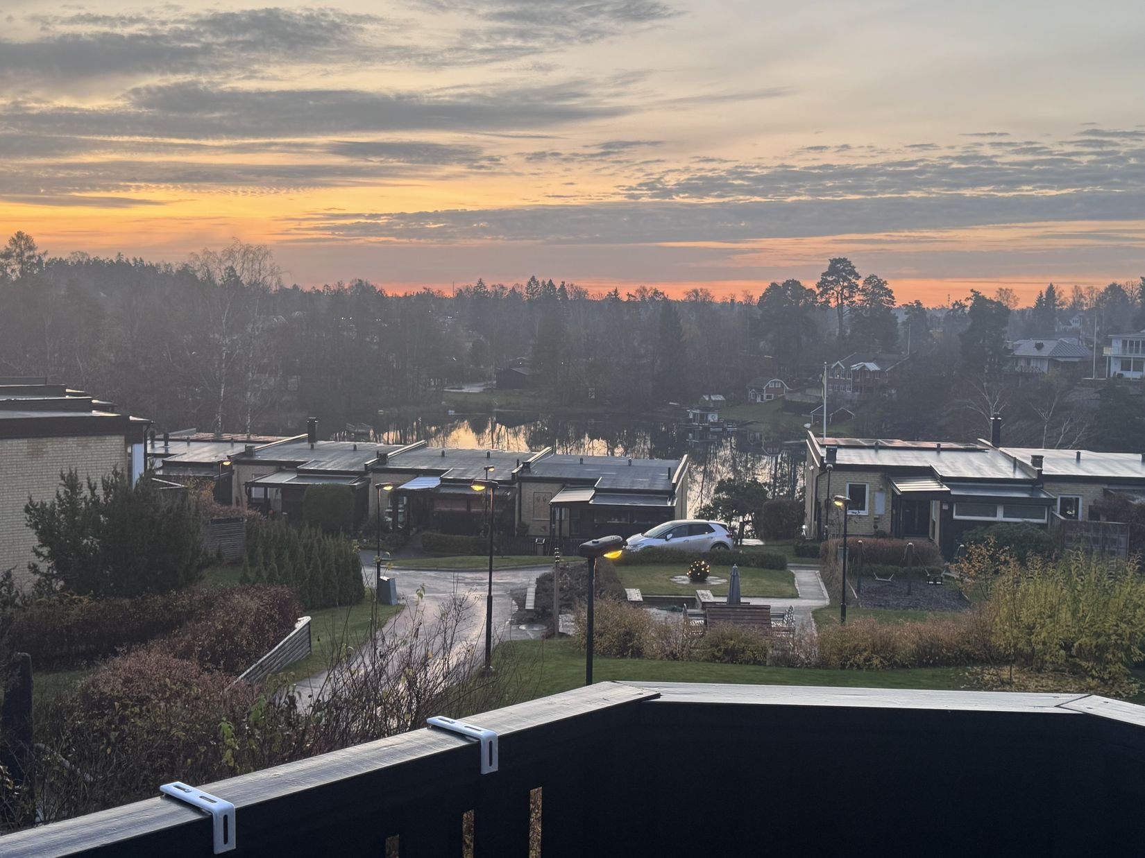 Radhus, Hållstigen 14, Trollbäcken, Tyresö