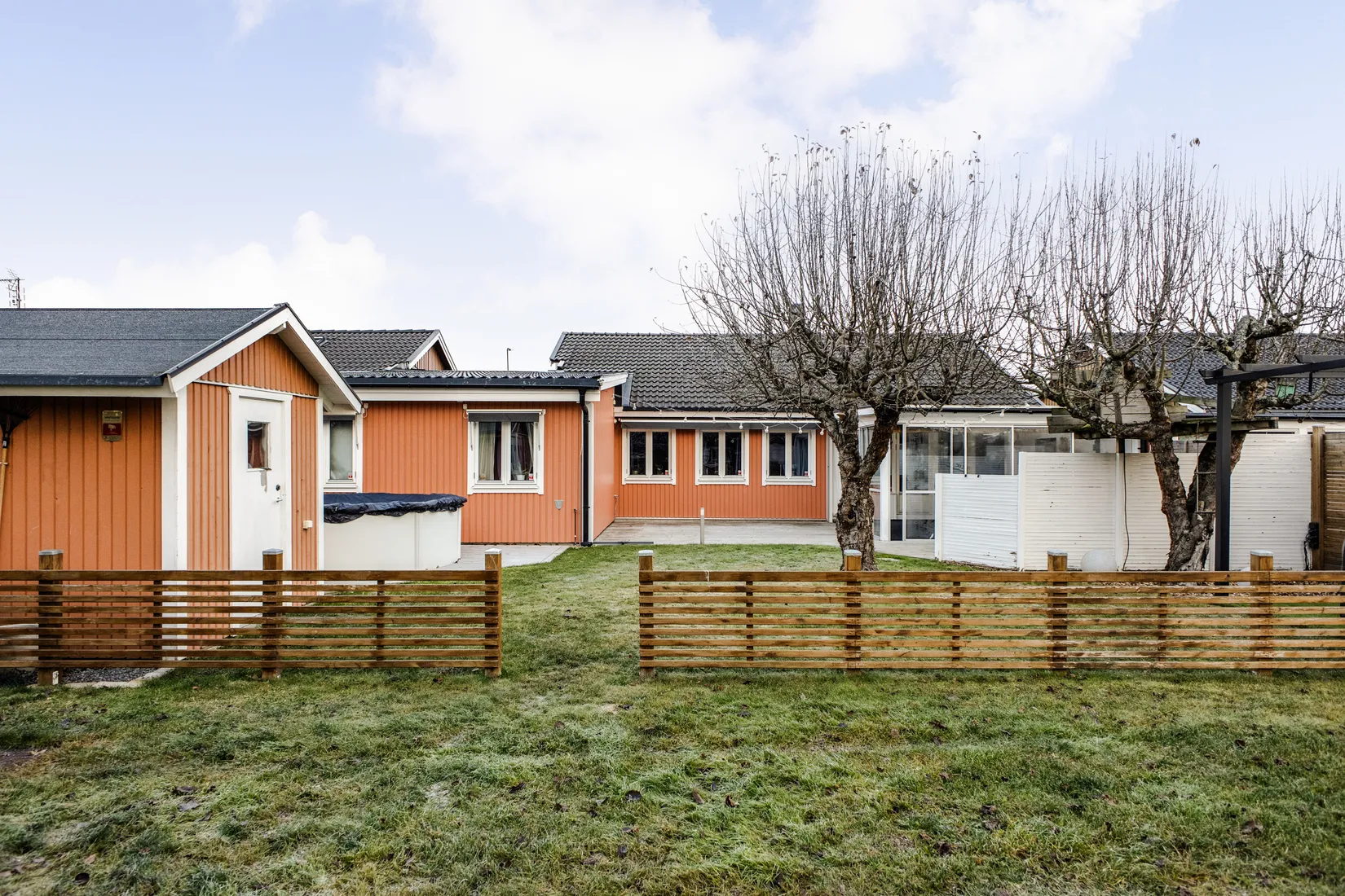 Villa, Radhus, Slåtterblomsgatan 15, Munksundet, Enköping