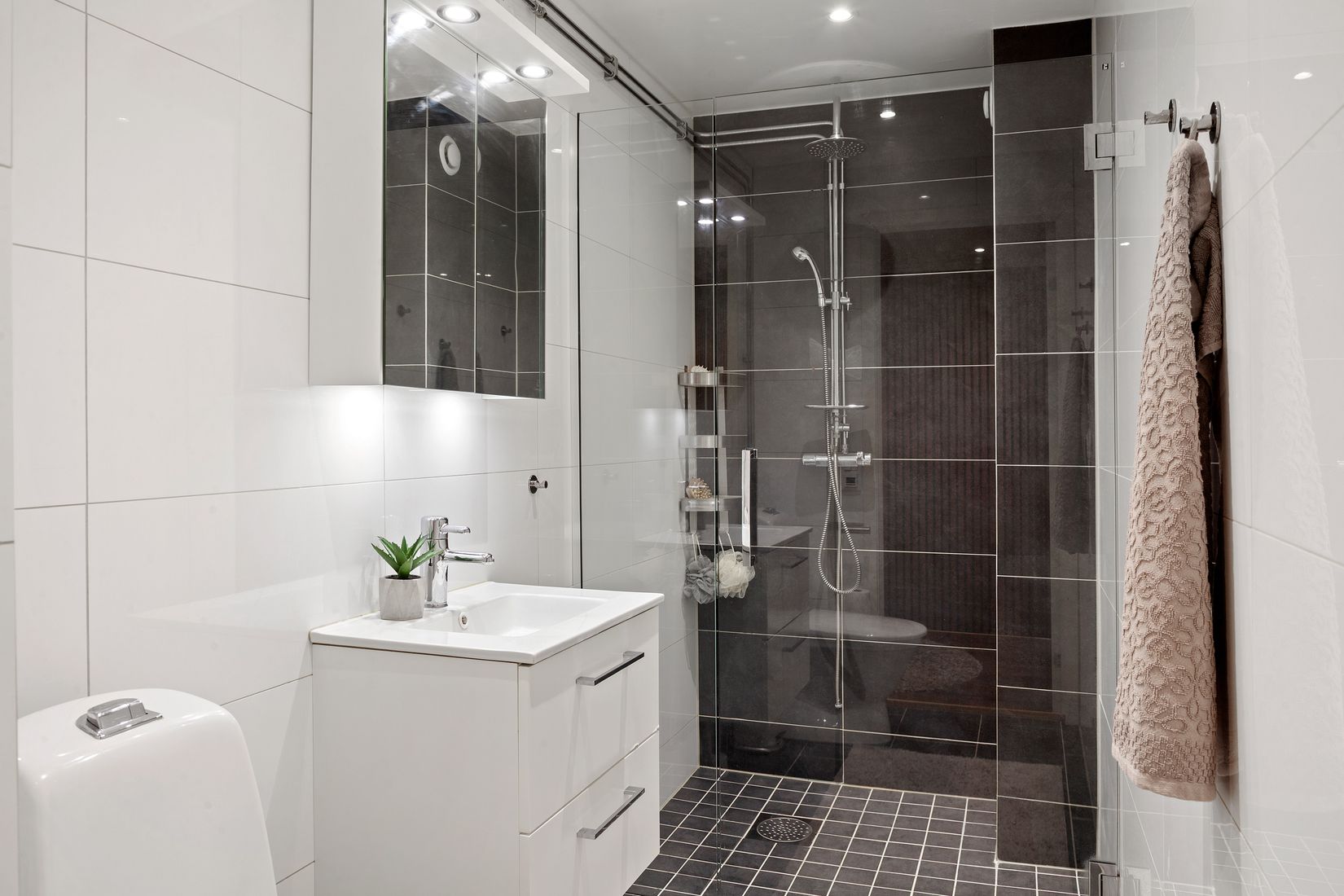 Bostadsrätt, Radhus, Nyponvägen 76, Peterslund, Oxelösund