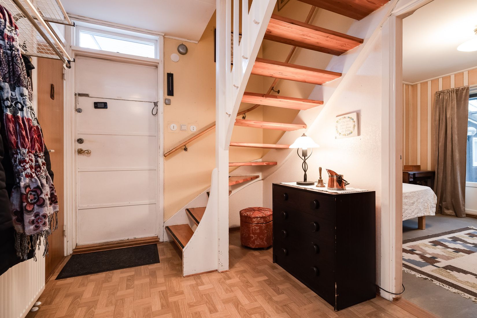 Villa, Radhus, Almgatan 25, Almby, Örebro