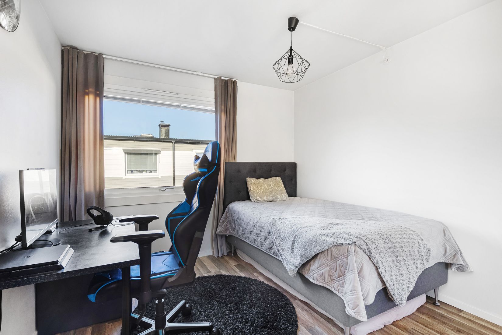 Radhus, Trumpetvägen 150, Eskilstuna