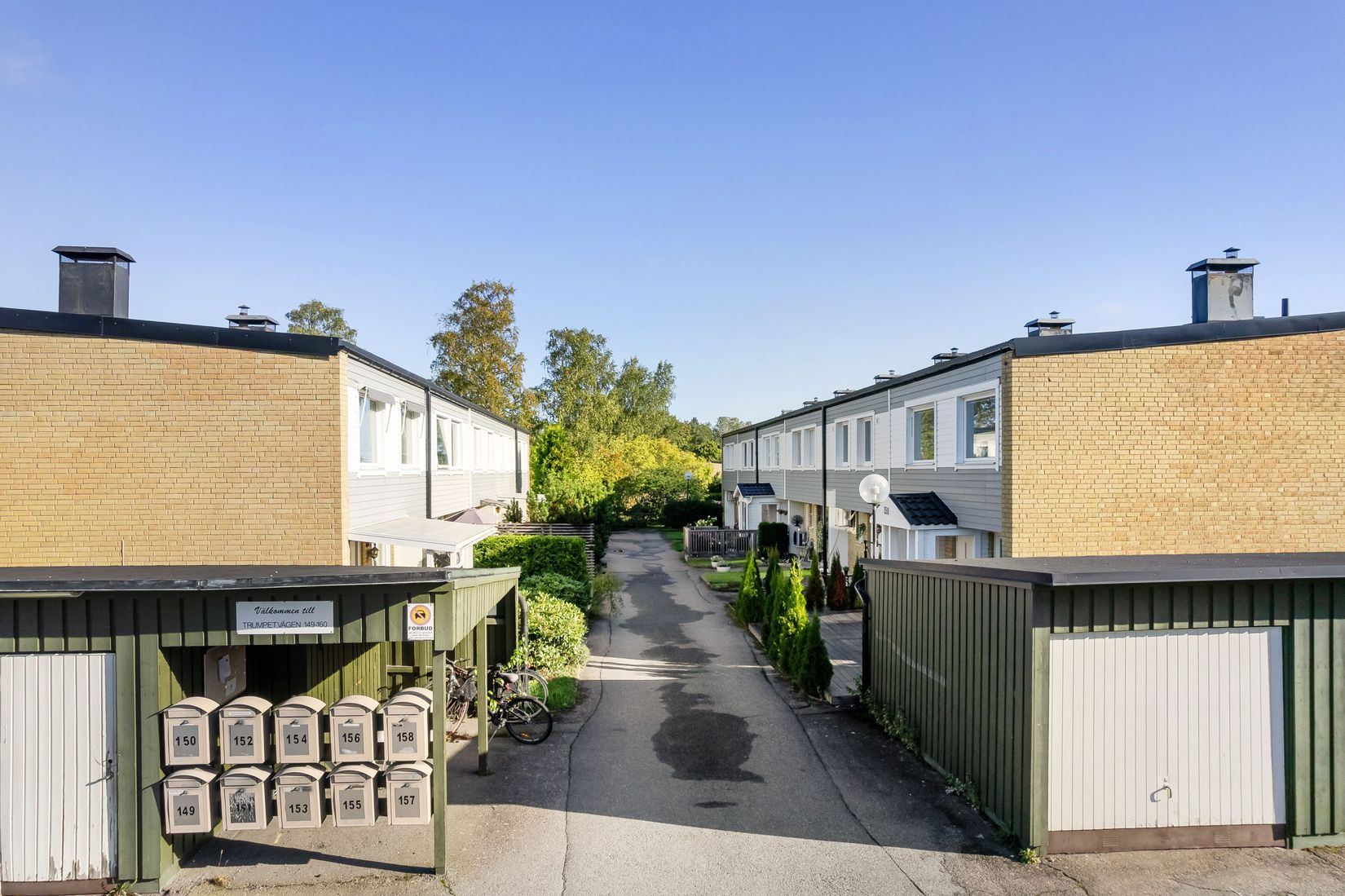 Radhus, Trumpetvägen 150, Eskilstuna