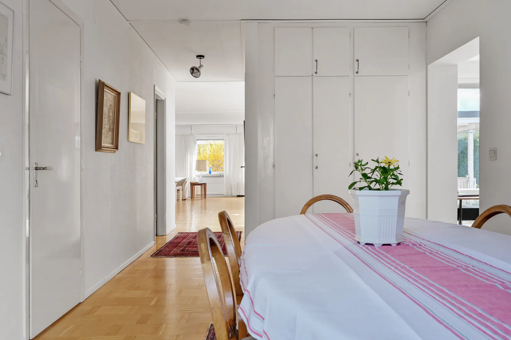 Villa, Domherrevägen 5, Näsbypark, Täby