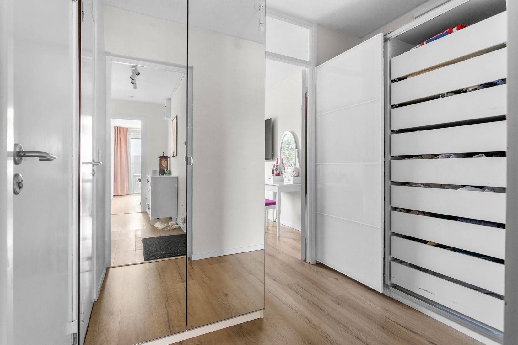 Bostadsrätt, Vänortsstråket 45C, 4rok + uthyrningslägenhet, Tureberg, Sollentuna